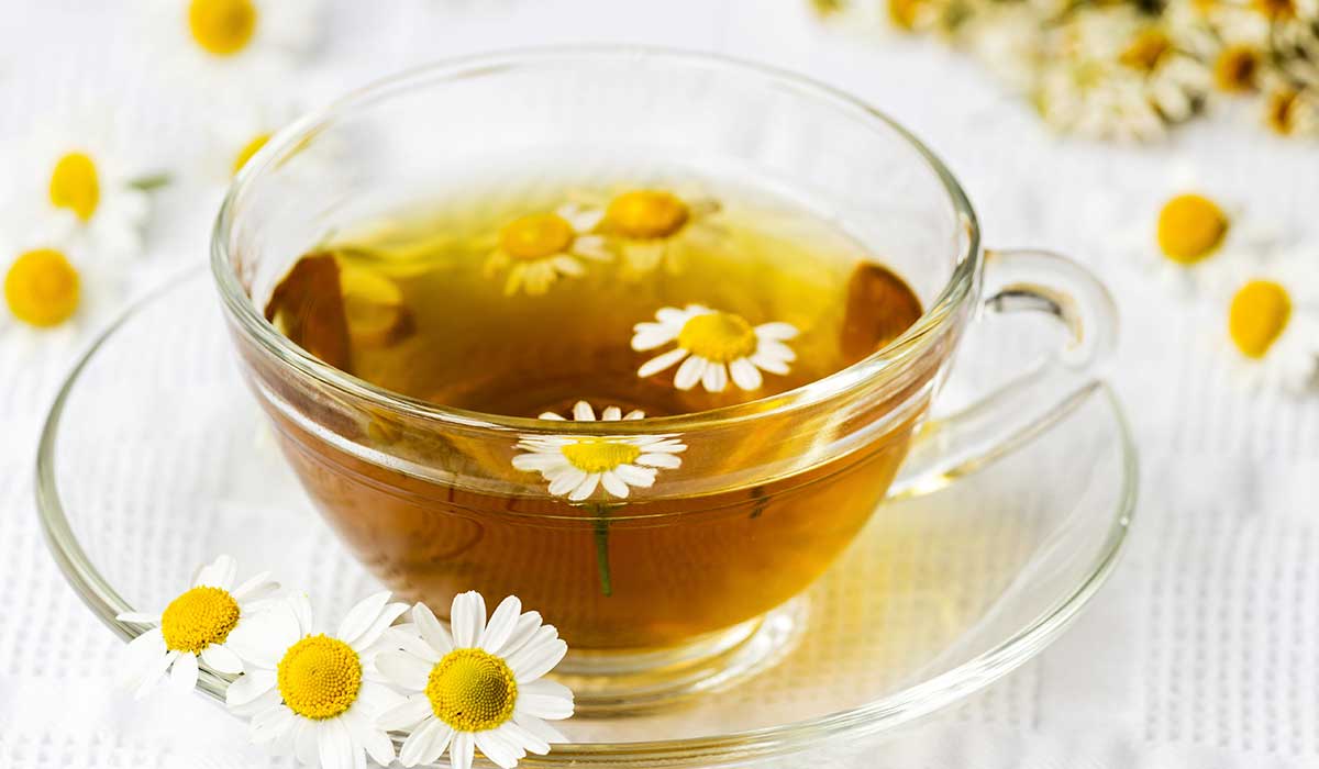 beneficios reales del té de manzanilla con miel