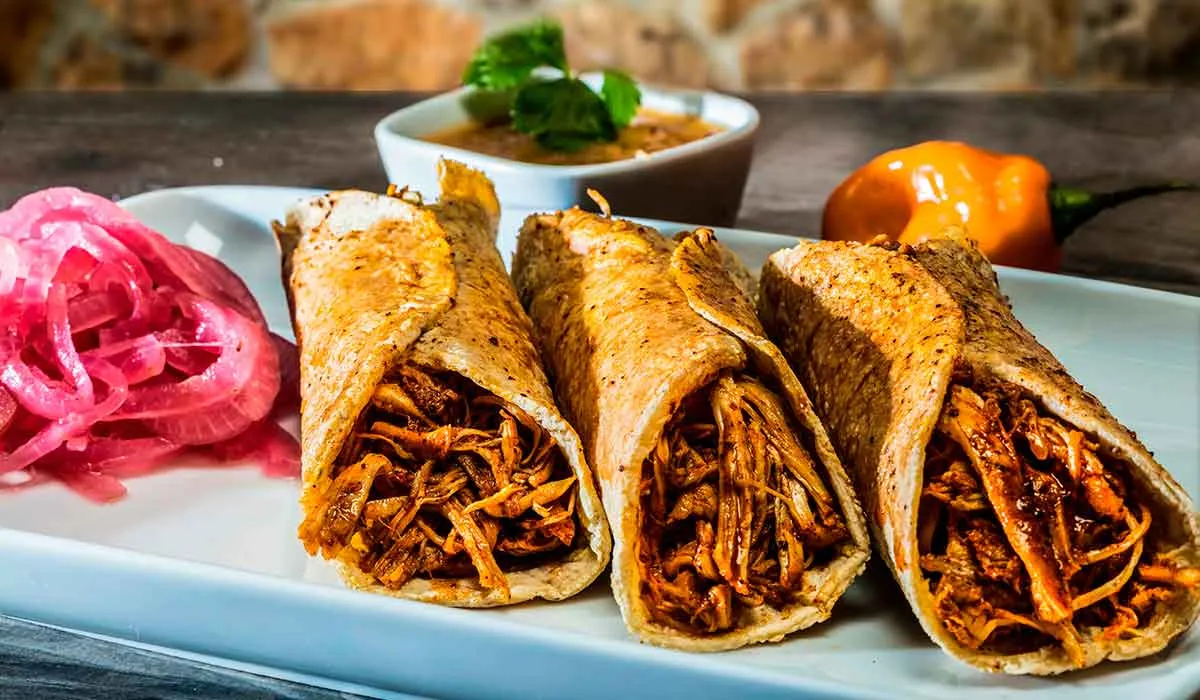 la cochinita pibil obtiene el primer lugar mundial en un listado de comida