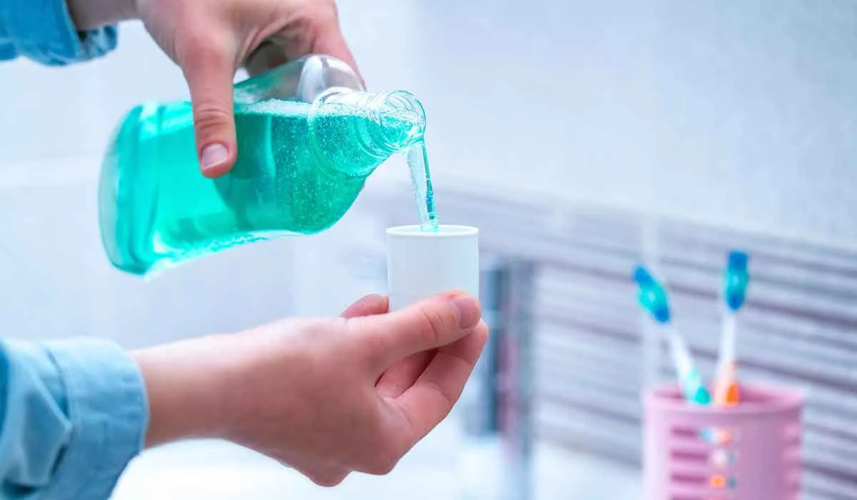 cuando es mejor usar el enjuague bucal