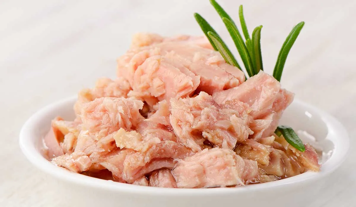 ¿existen riesgos al comer atún enlatado?