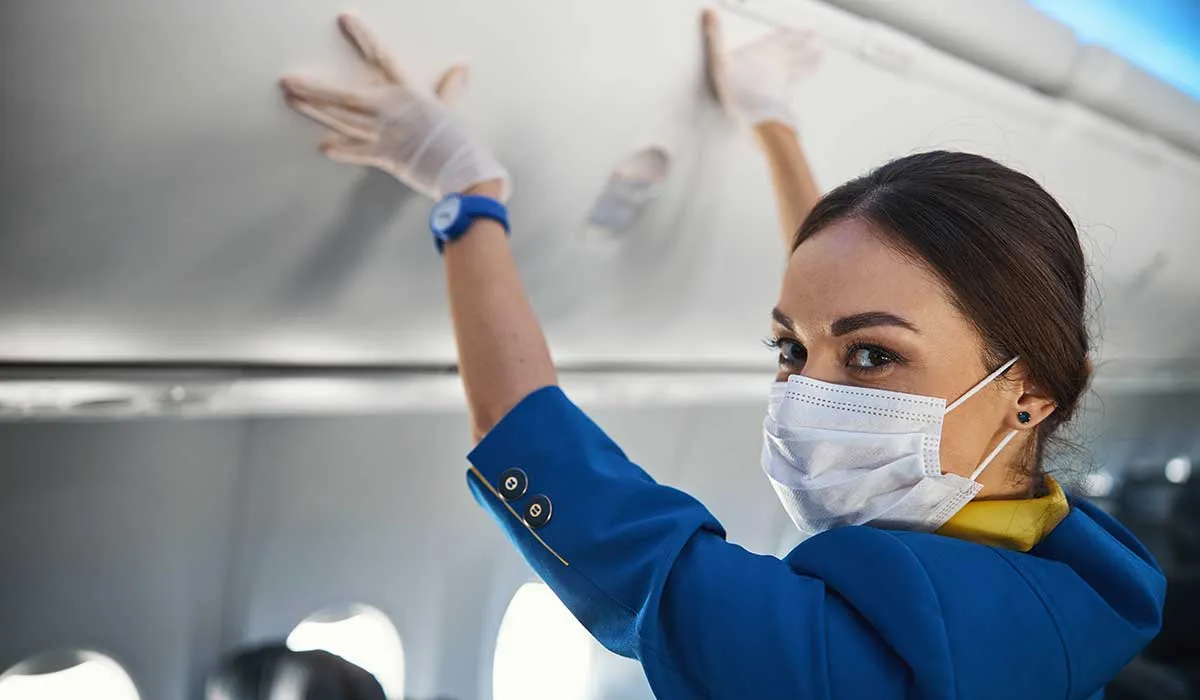 lo que ya no pueden hacer los asistentes de vuelo en un avión