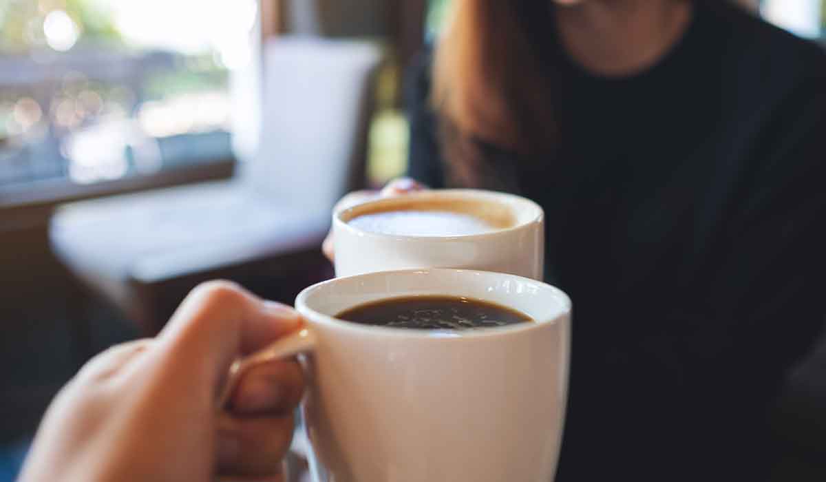 cómo juntar el café con el ayuno intermitente