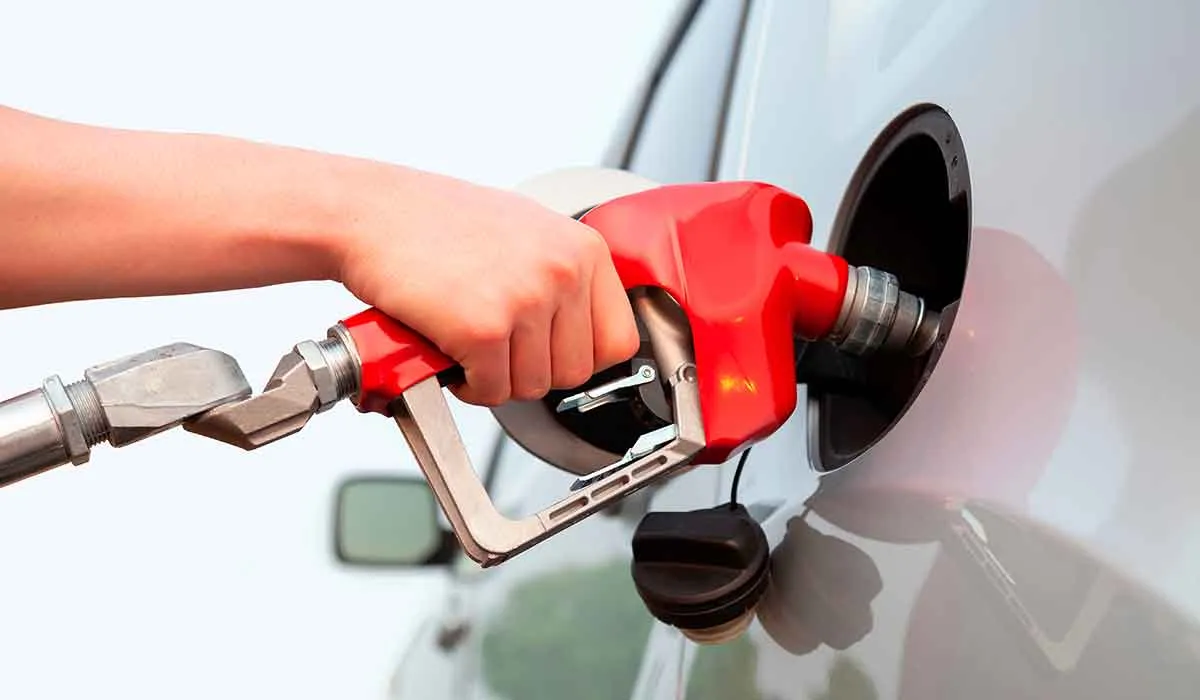 las bombas de gasolina saben cuando tu tanque está lleno