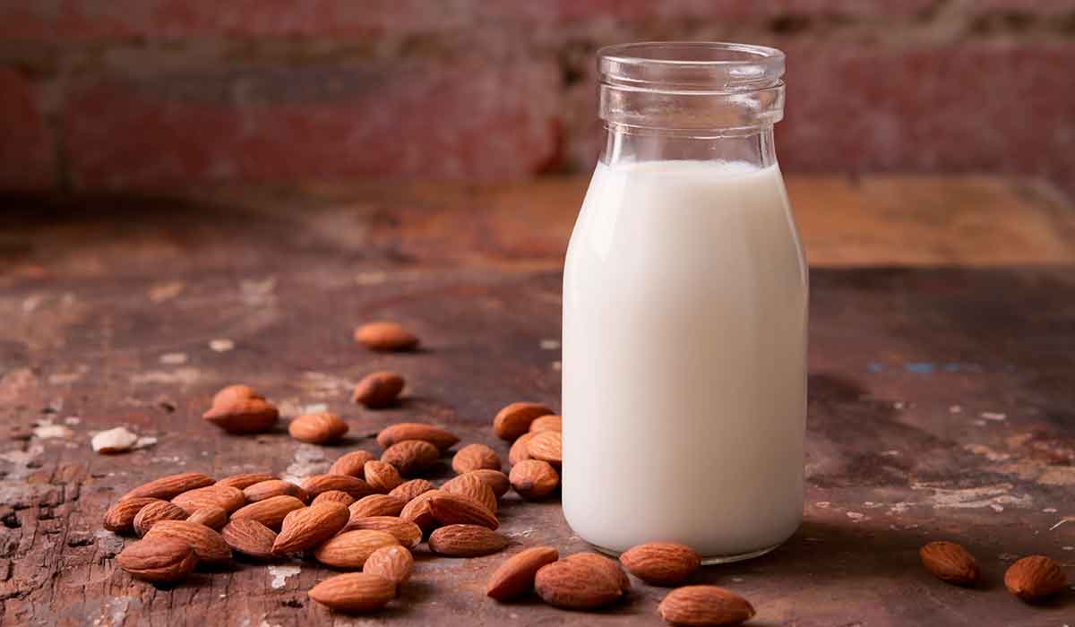qué leche es mejor de coco o de almendra