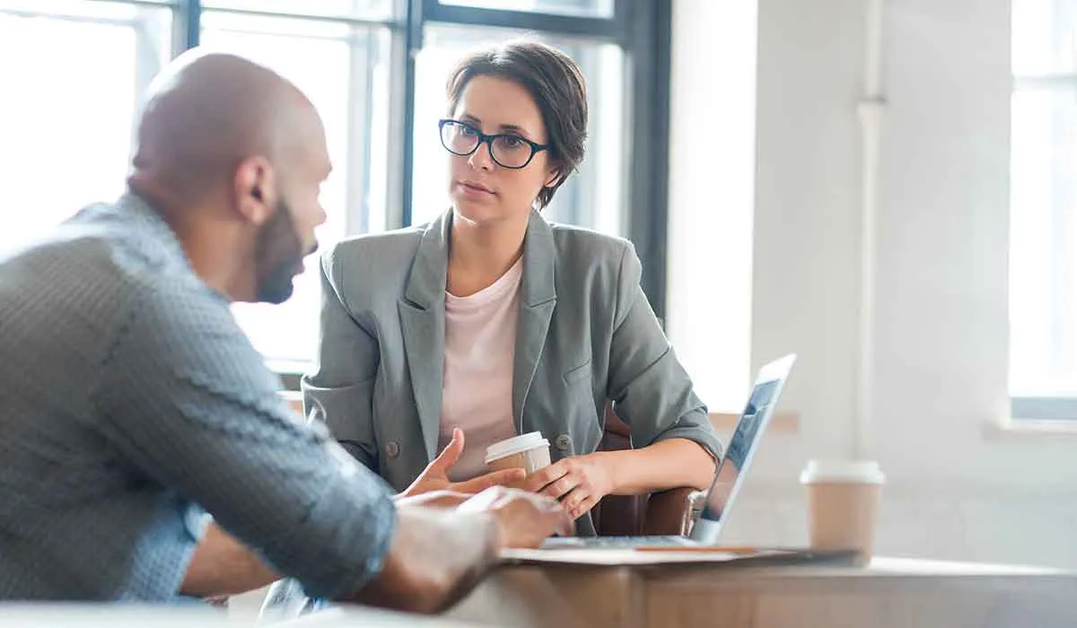 cómo lidiar con los compañeros tóxicos del trabajo
