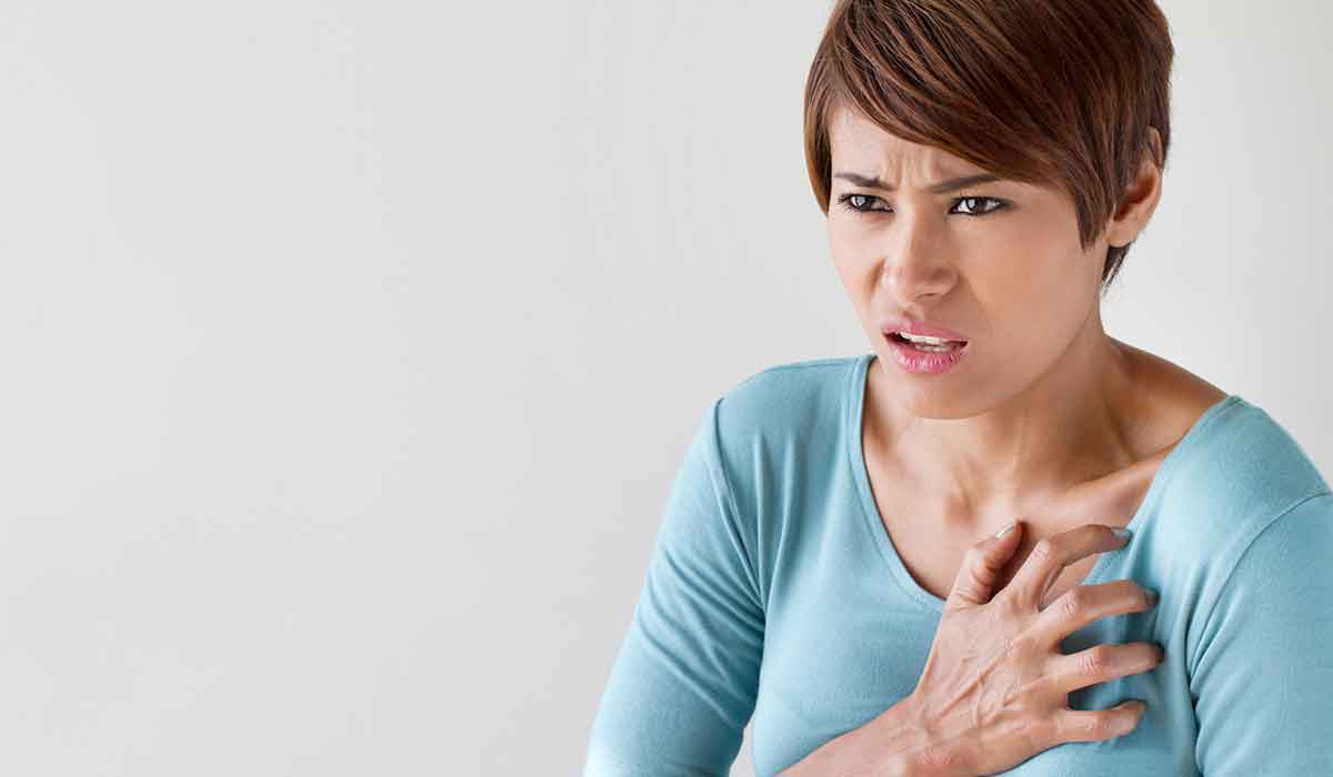 mujeres cuidado con los síntomas de las enfermedades del corazón