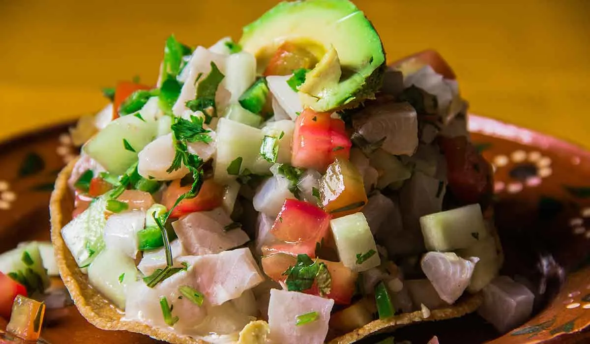 rico ceviche de atún