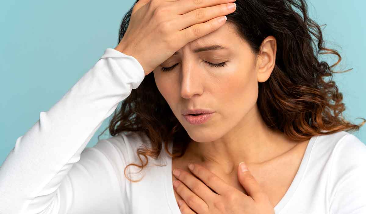 cómo son los síntomas de un ataque cardiaco en las mujeres