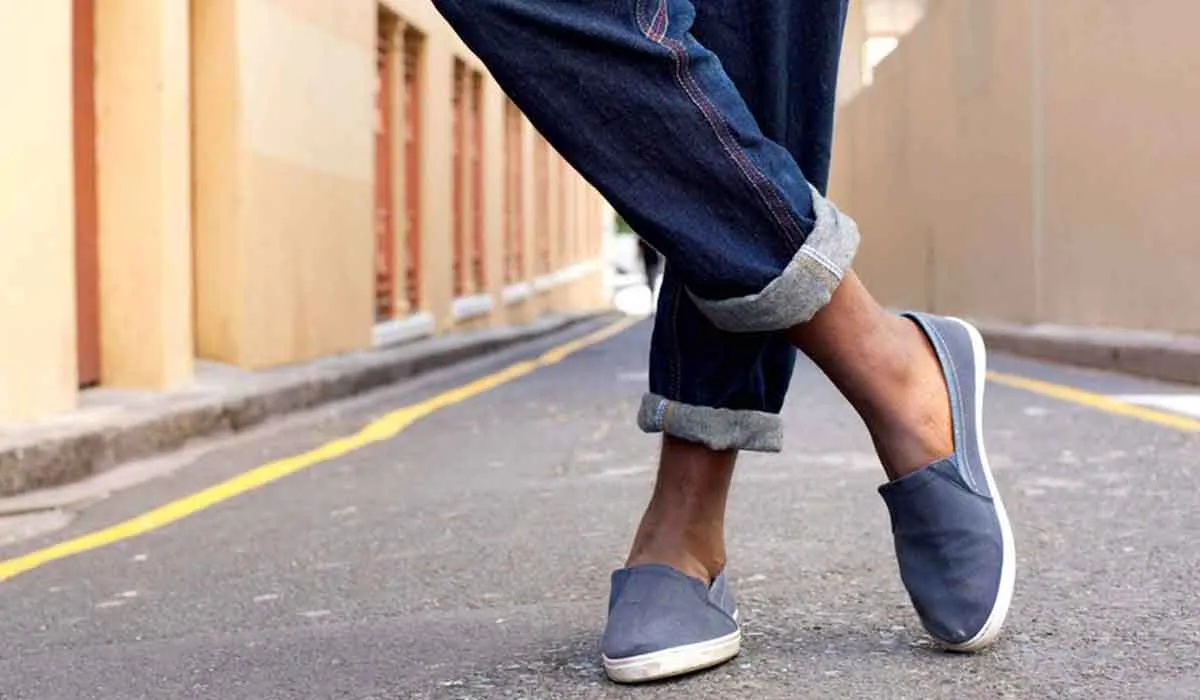 el peligro de usar zapatos sin calcetines