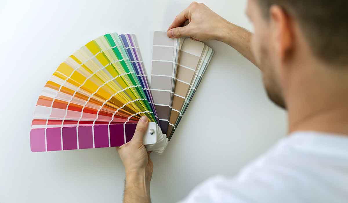 evita estos colores de pintura que harán que tu casa se vea descuidada