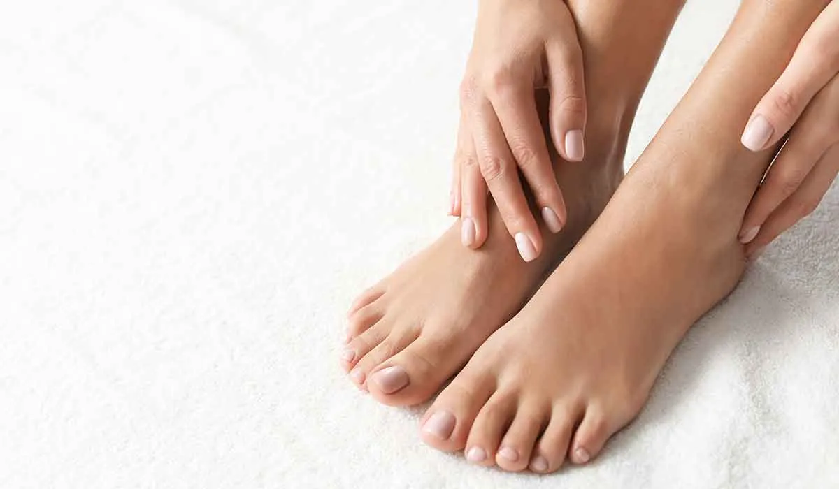 uñas de los pies gruesas y amarillentas