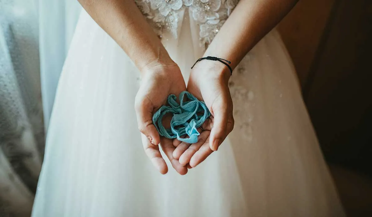 por qué las novias en las bodas tienen que llevar algo prestado