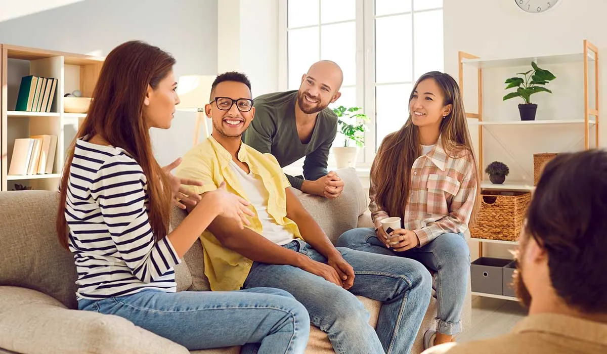 evita sentirte incomodo con otras personas en una reunión