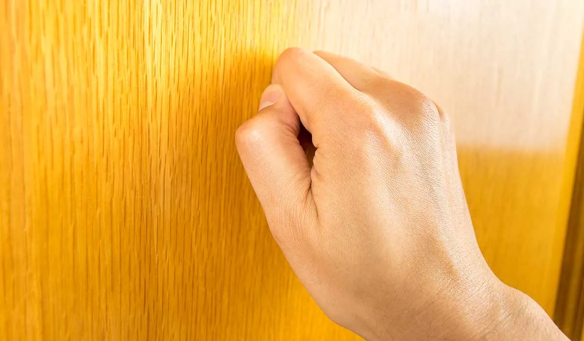 origen de la tradición de tocar madera