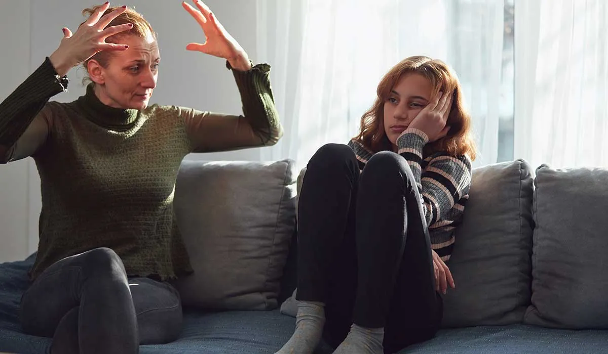 practica una buena comunicación con tu hijo adolescente