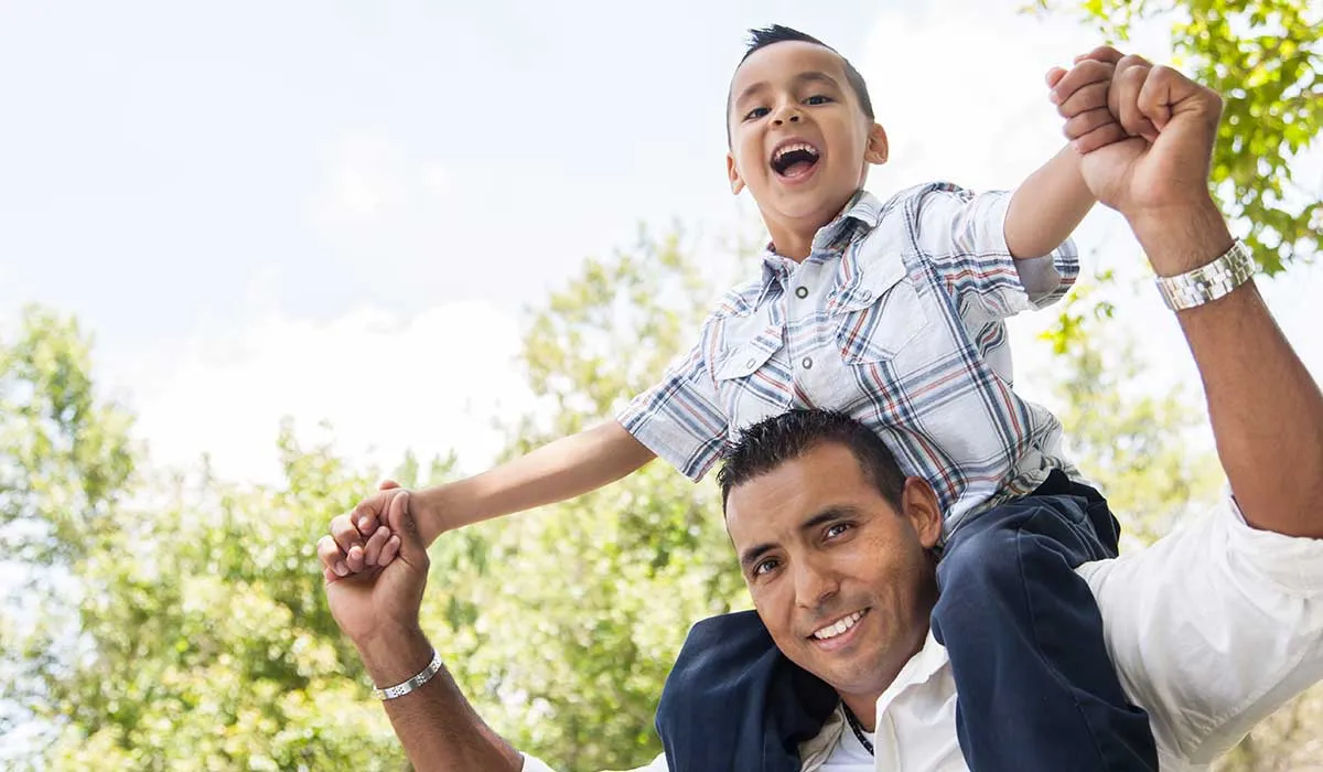 los hombres que son papas a mayor edad tienen hijos más inteligentes