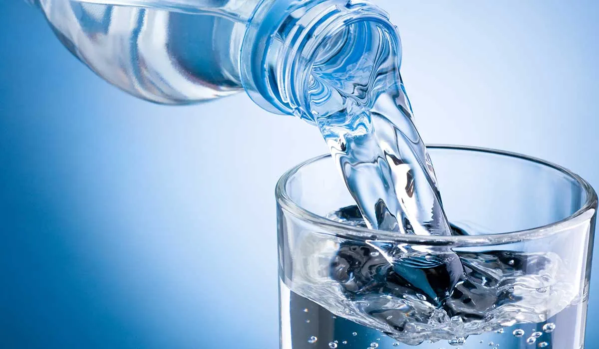 deja que tu cuerpo se beneficie al tomar agua