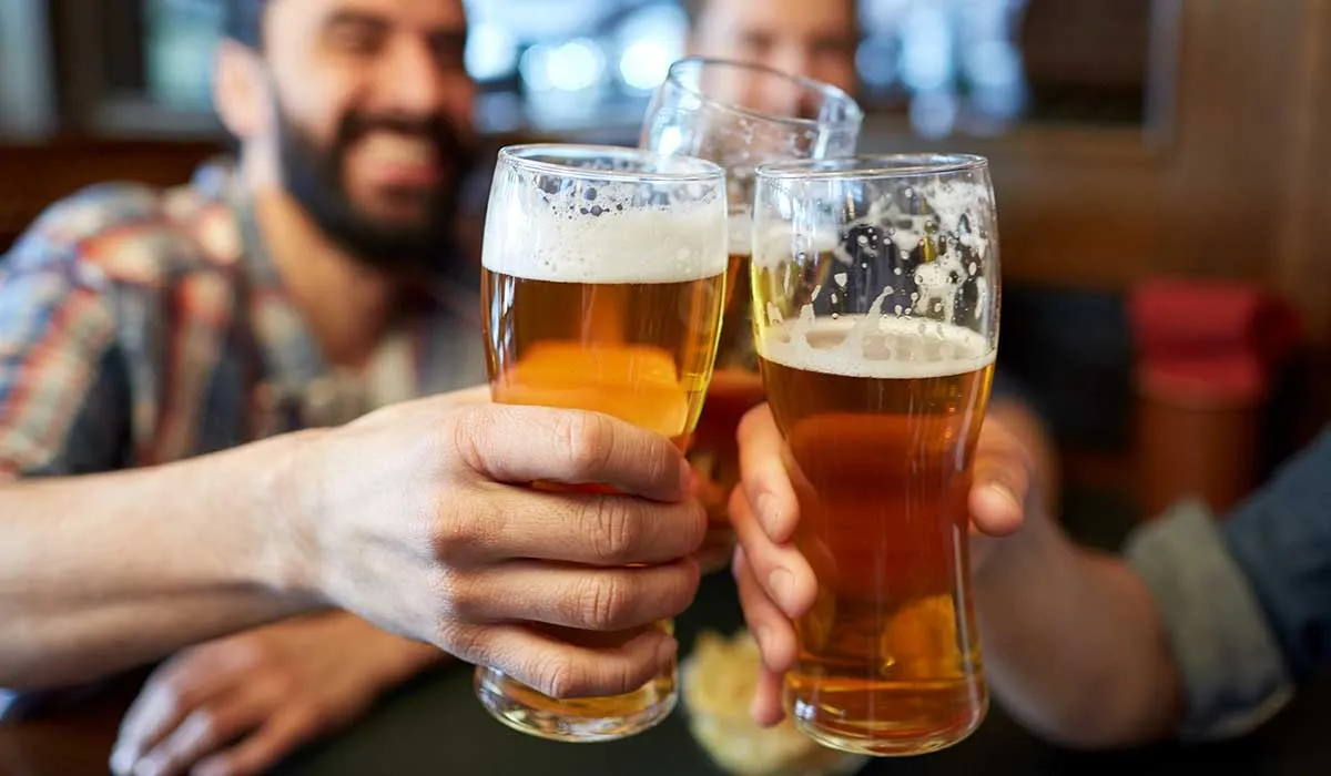 buscaban cerveza en el mundial y terminaro en casa de un jeque