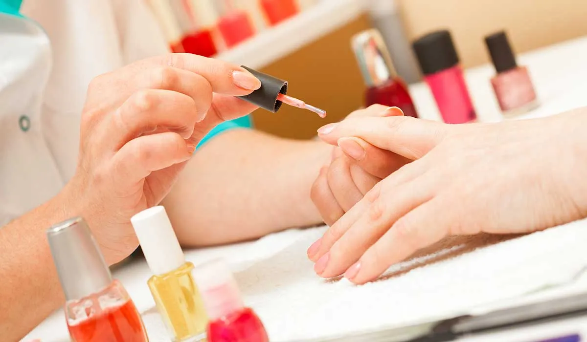 haz que el esmalte de tus uñas dure más