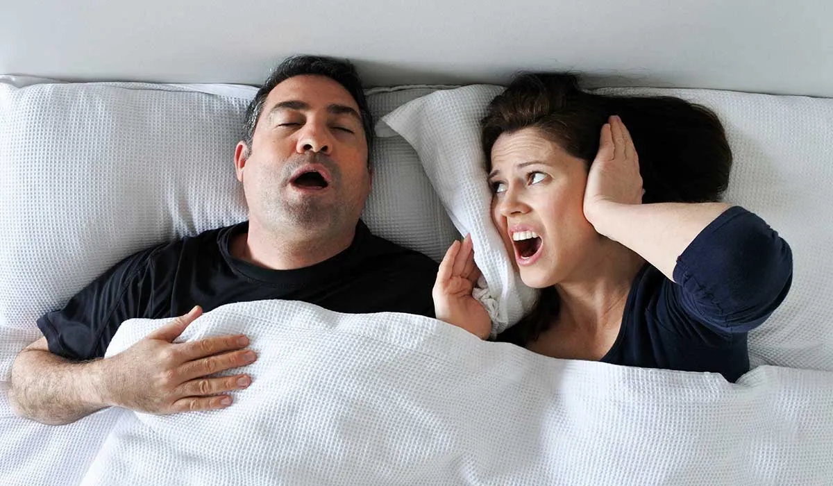 mejor posición para dormir sin ronquidos