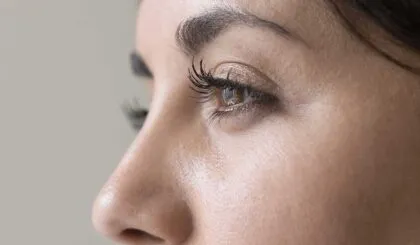 el color de ojos más raro del mundo es