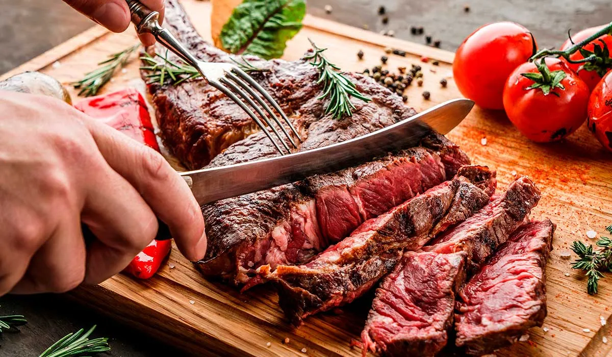 respondemos a la pregunta de si la carne afecta o no tu piel