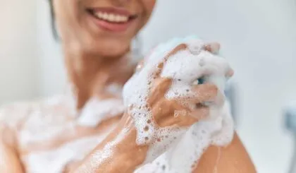 hábitos que secan tu piel y le quitan brillo