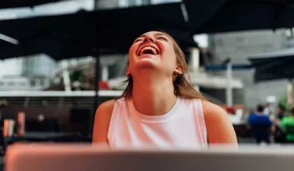 por esto es necesario el humor para nuestro cerebro y neuronas