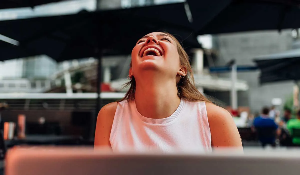 por esto es necesario el humor para nuestro cerebro y neuronas