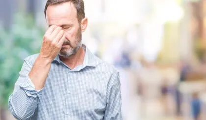 Es malo frotar los ojos