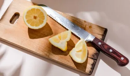 cómo limpiar una tabla de corta de madera