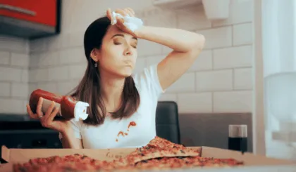 Cómo quitar la salsa de tomate de la ropa