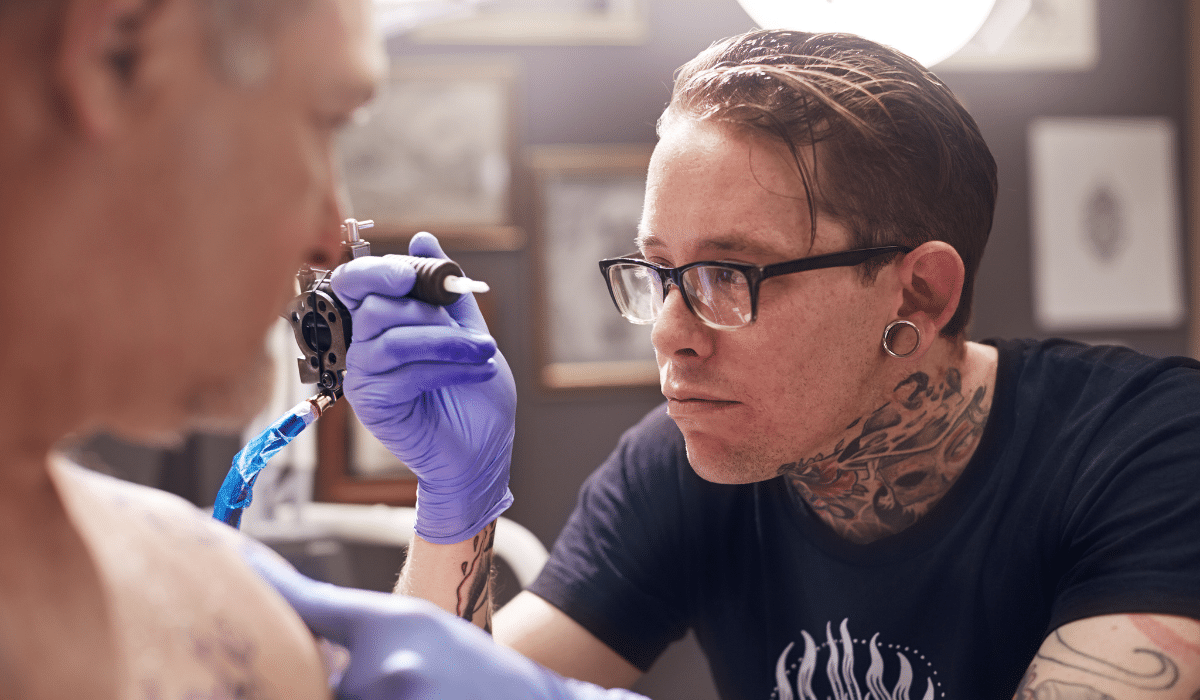Tu tatuador podría salvarte la vida