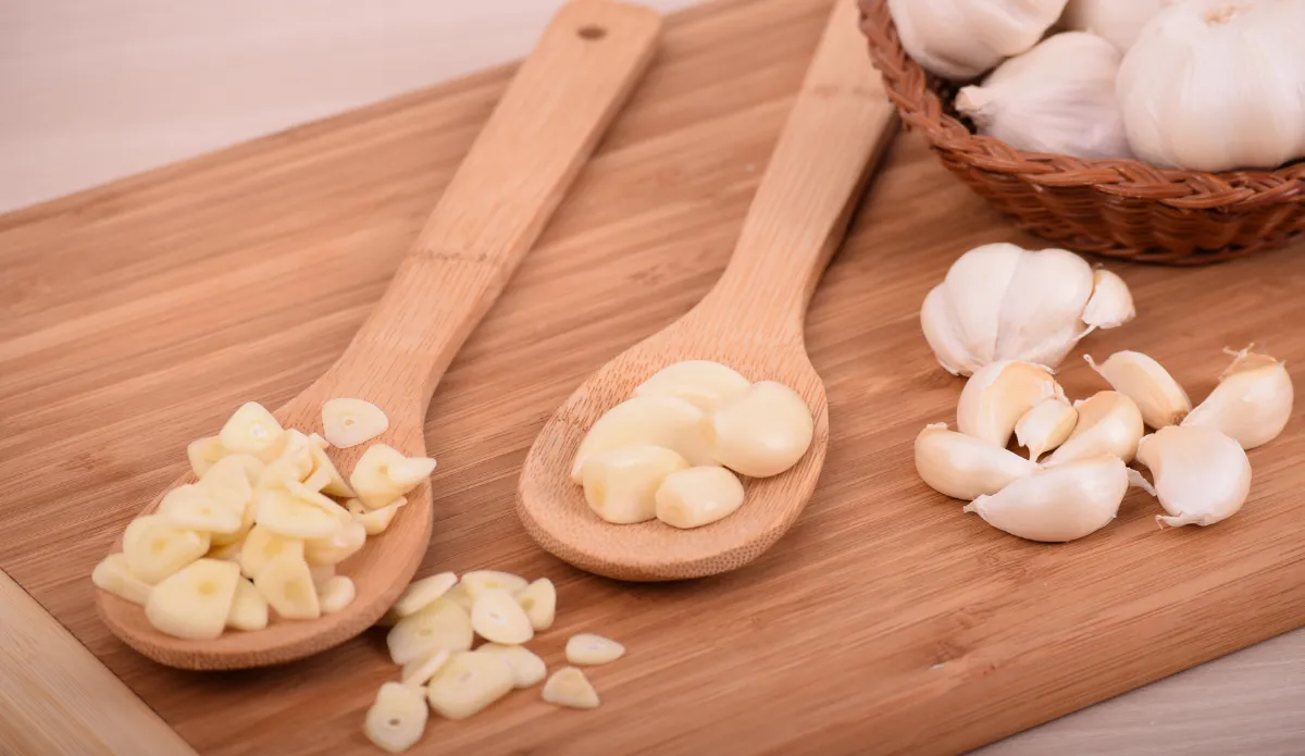 comer ajo crudo