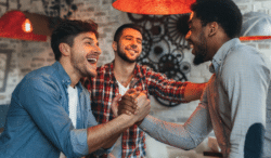 La importancia de las amistades masculinas y cómo el poker podría hacerlas más fuertes