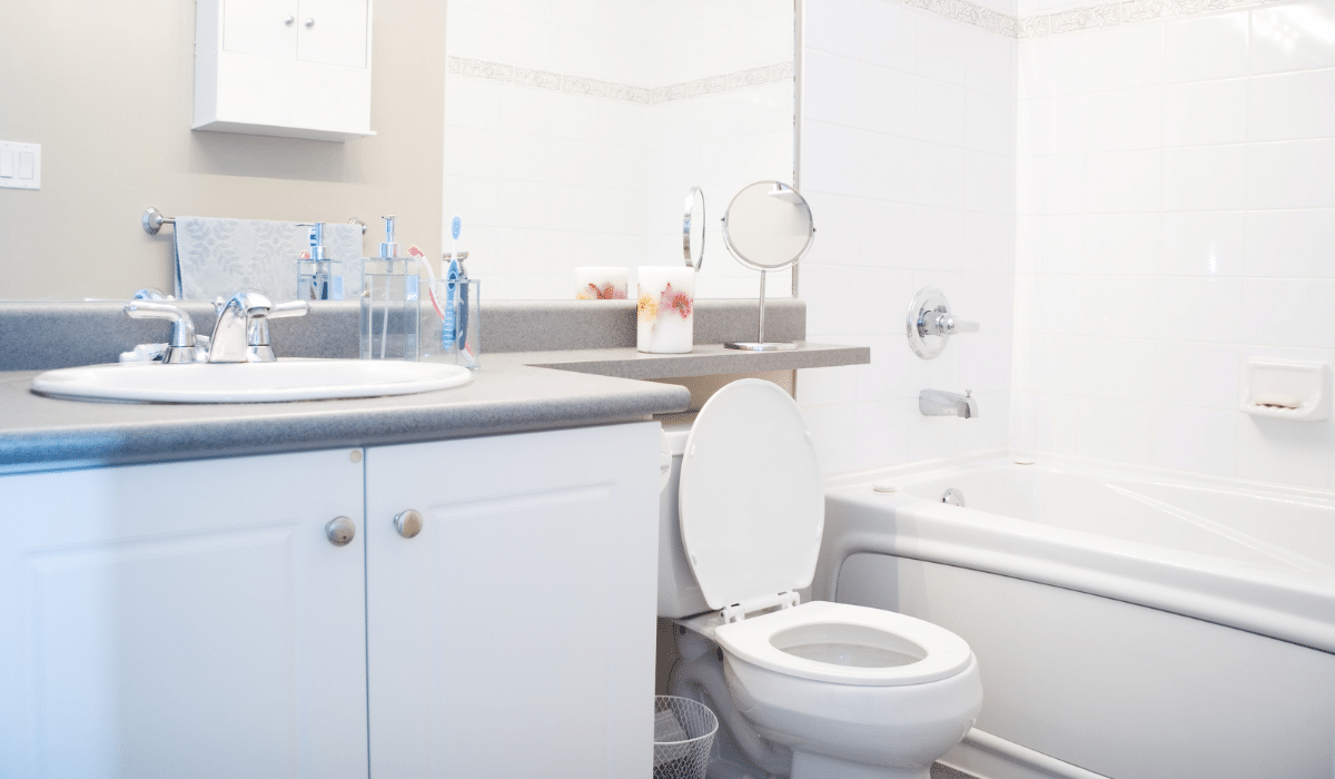 11 cosas que no deberías guardar en tu baño