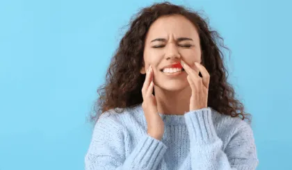 por qué sangran las encías y qué hacer