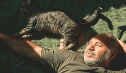 ¿Por qué los gatos te ponen el trasero en la cara?