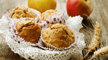 Prepara unos ricos y saludables panquecitos de salvado y manzana