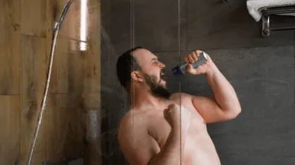 ¿Escuchas música en el celular mientras te duchas?