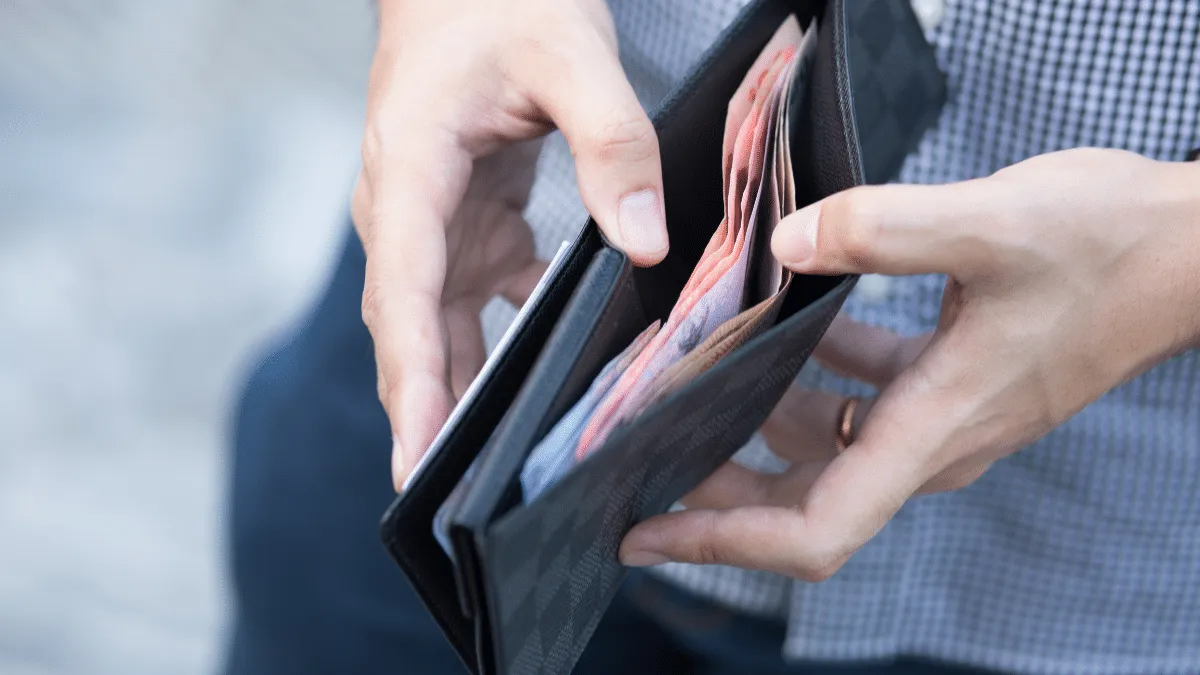 5 cosas que nunca debes llevar en tu cartera