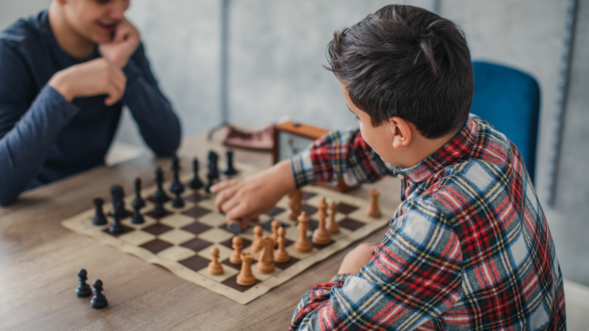 Jugar al ajedrez Un ejercicio mental para todas las edades