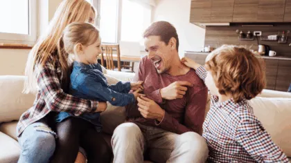 la razón por la que algunas personas tienen cosquillas y otras no