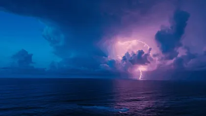 ¿Te has preguntado qué sucede cuando un rayo cae en el mar