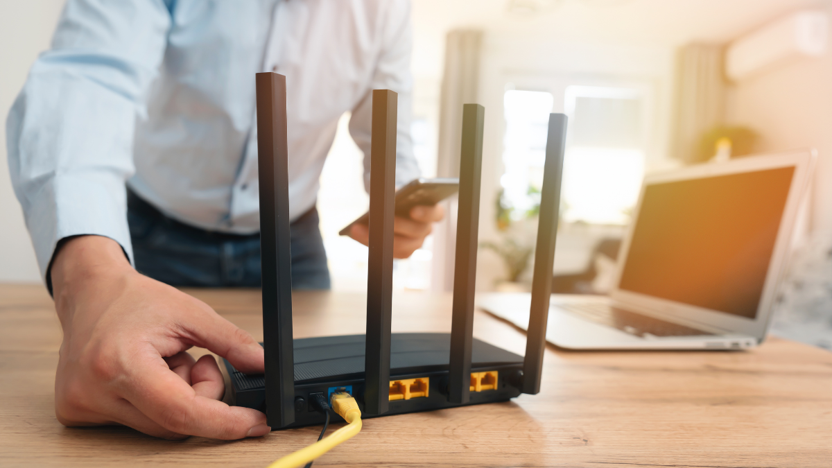 Convierte tu router viejo en un repetidor WiFi y protege tu red de intrusos