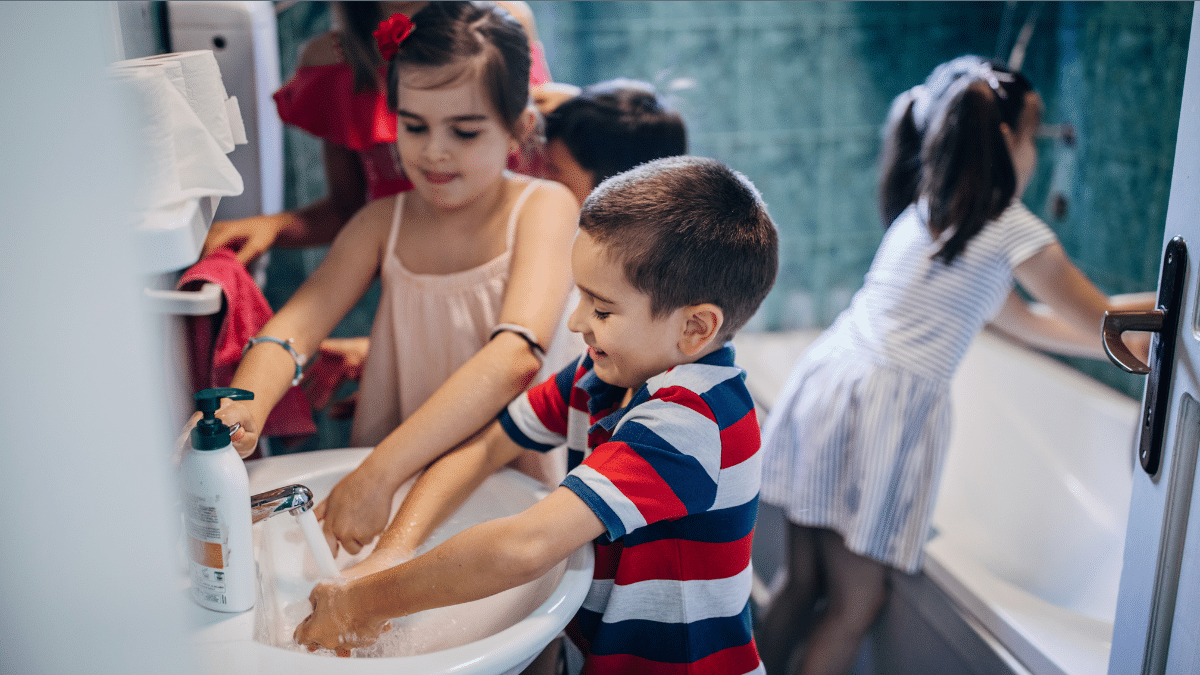 La importancia de enseñarle a los niños los buenos hábitos de higiene personal