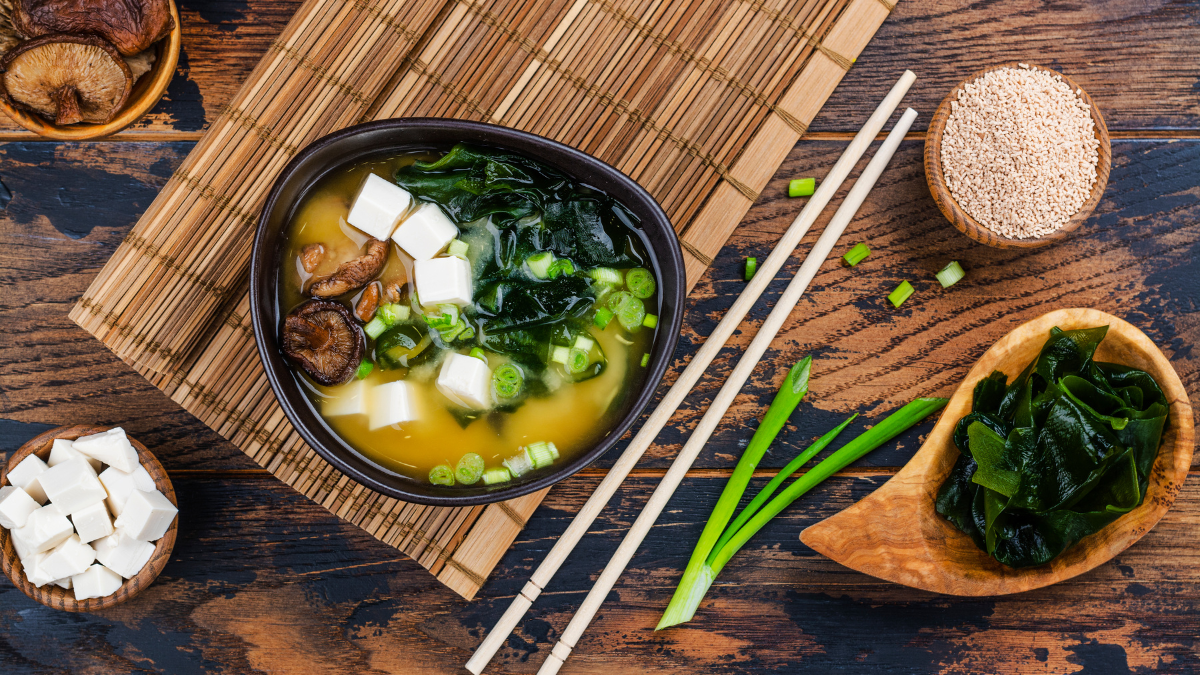 Mejora tu salud con una taza de sopa de miso