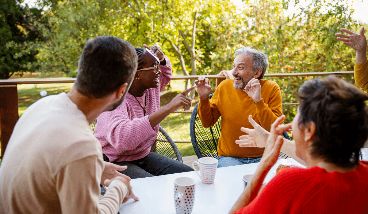 La felicidad después de los 50 es posible. Aprende a mantener hábitos saludables y relaciones sociales