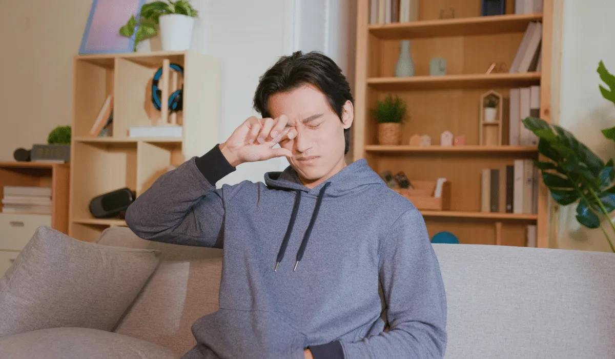 consecuencias de frotarse los ojos