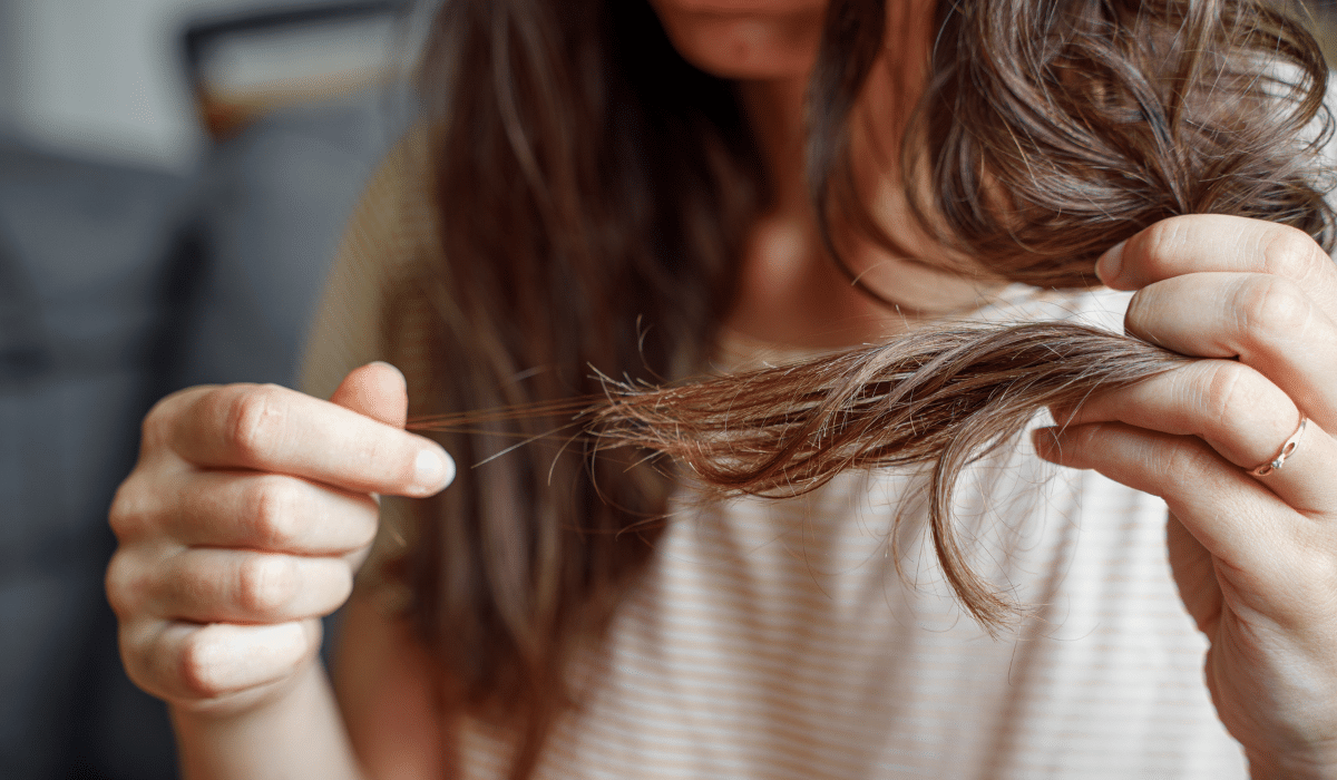 18 malos hábitos que están adelgazando tu cabello